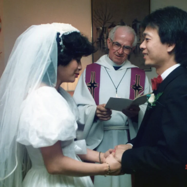 An Asina couple wedding photo